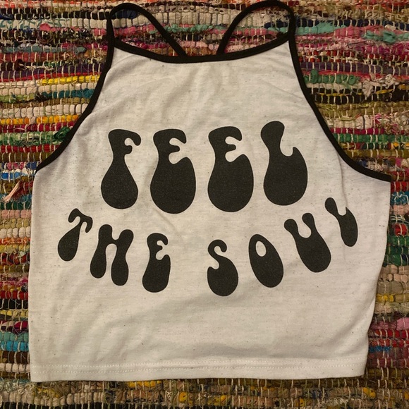 Cute groovy black and white crop top🤍🖤 - Picture 2 of 3